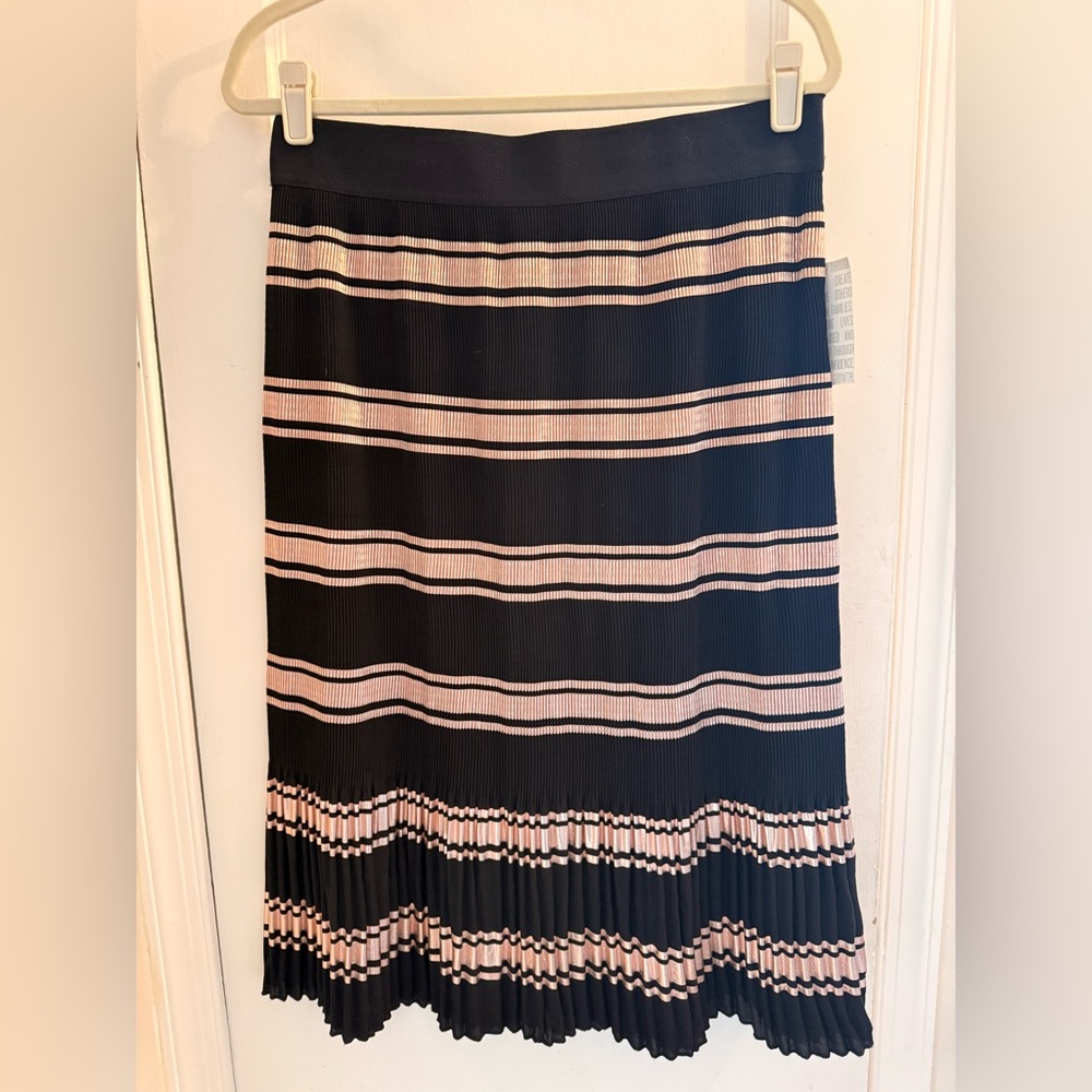 LuLaRoe Black and Pink Pleated Midi Skirt